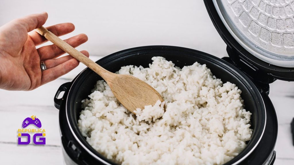 9 panelas elétricas de arroz práticas e eficientes para o dia a dia